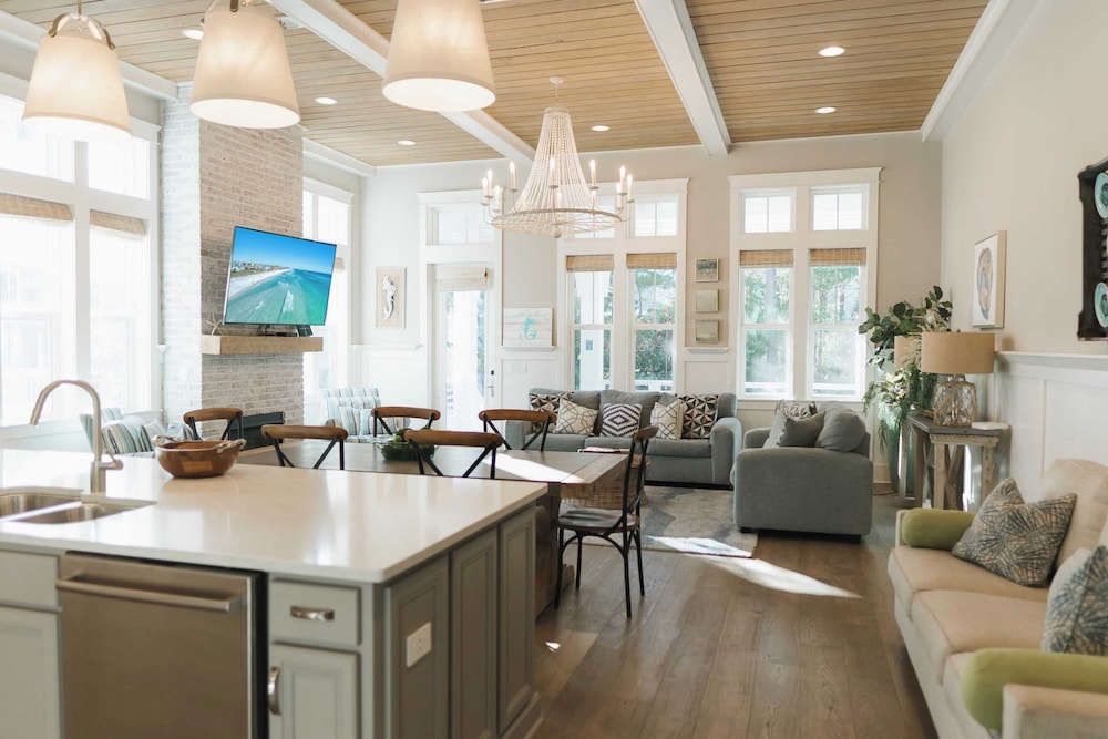 Serenity by the Sea by Avantstay Walk to Beach + Pool Access!