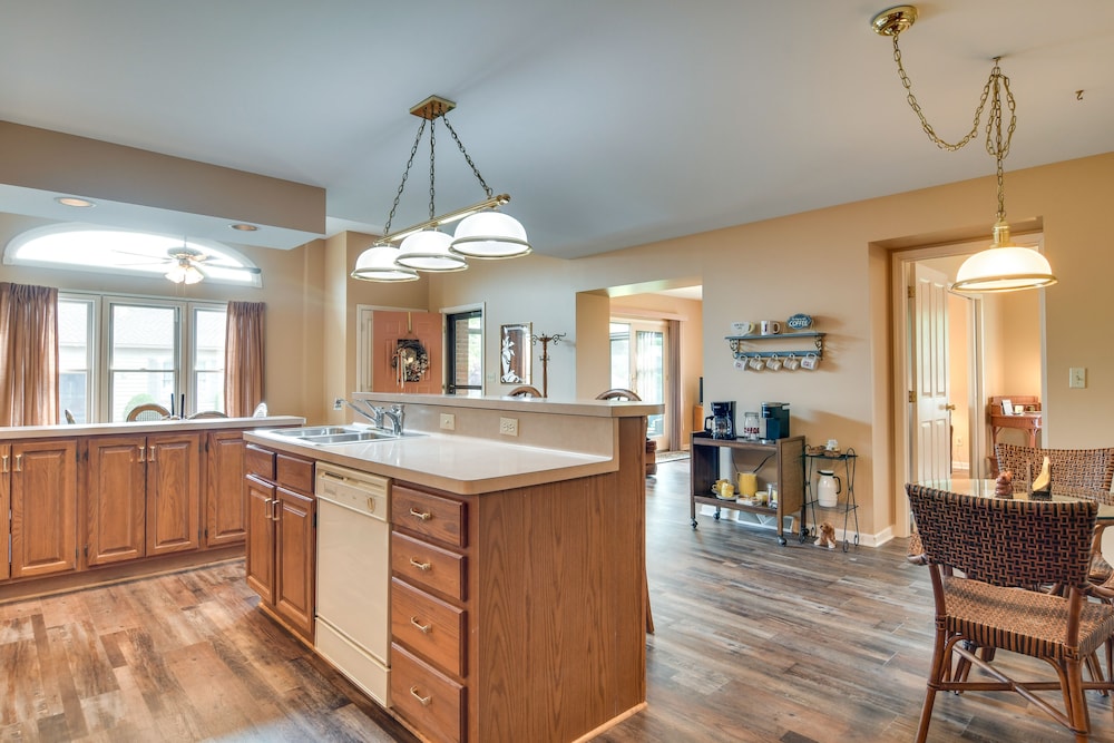 Tonawanda Vacation Rental ~ 13 Mi to Niagara Falls view 5