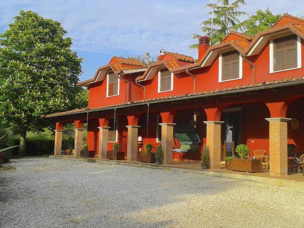 Rustic Pool Villa in Roman Countryside view 2