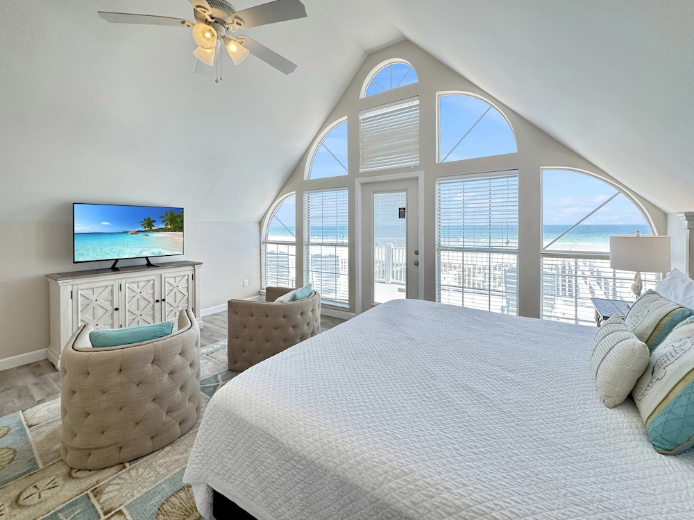 Pass Time - Beachfront for 24