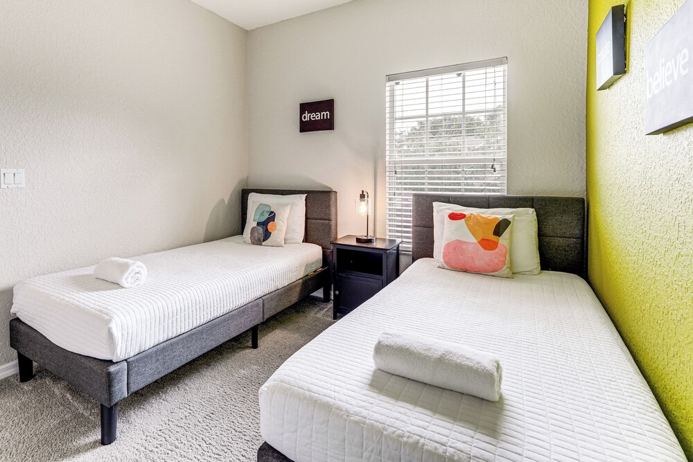 Resort Amenities, Screened Lanai: Kissimmee Escape
