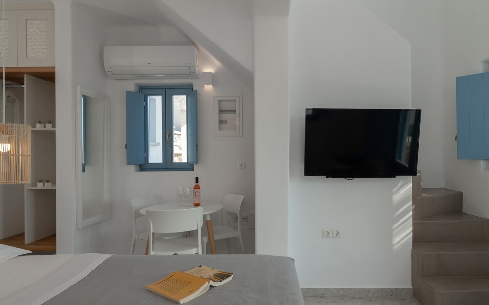Camvillia Donoussa Village Suites view 3