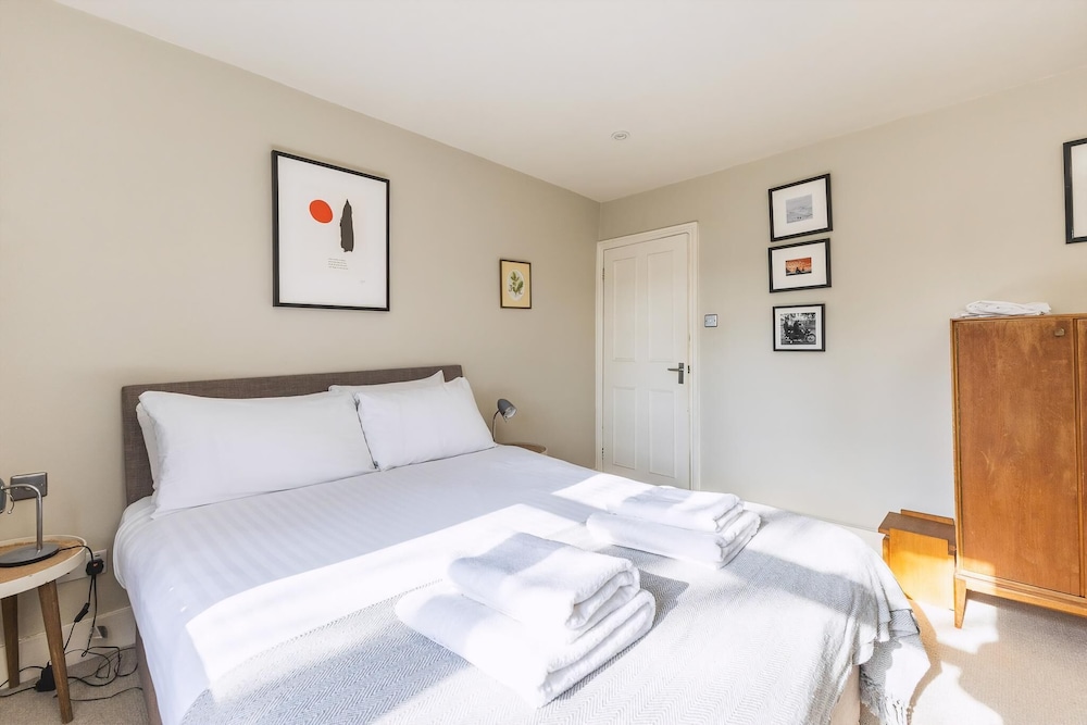 Leafy & Stylish Brixton Retreat