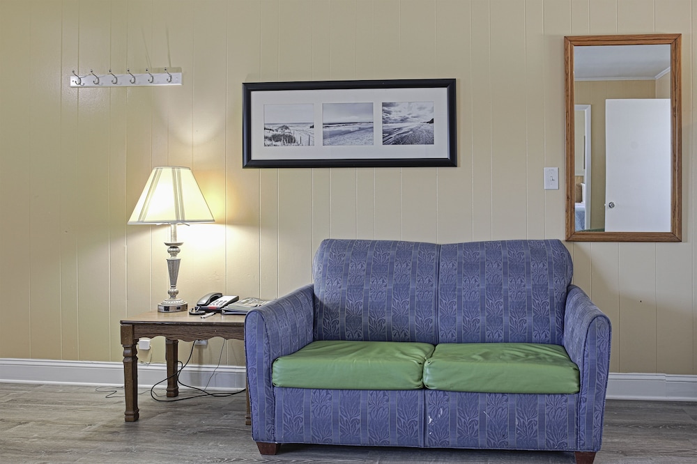 Colonial Inn Motel