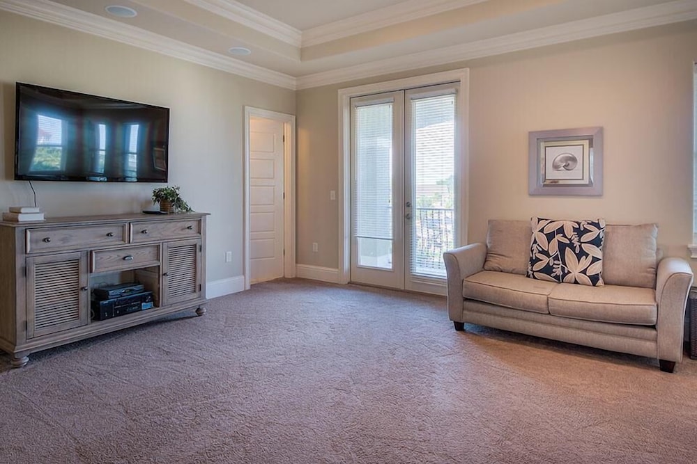 Acqualina 9 Bedroom Holiday Home by Five Star Properties