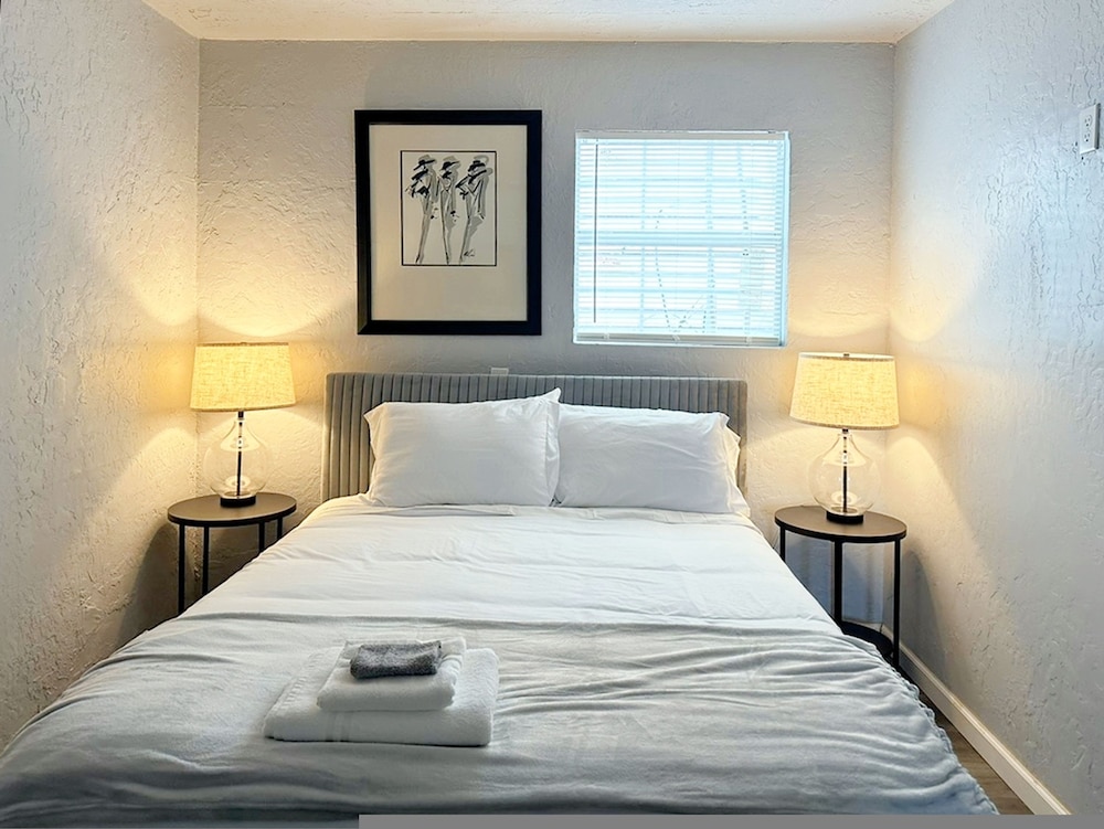 Modern 1B Studio Oasis Plaza District Access 32C