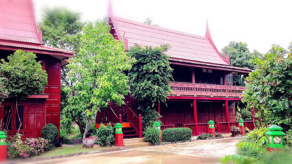 Hotel Jaroenrat Resort - Image 1