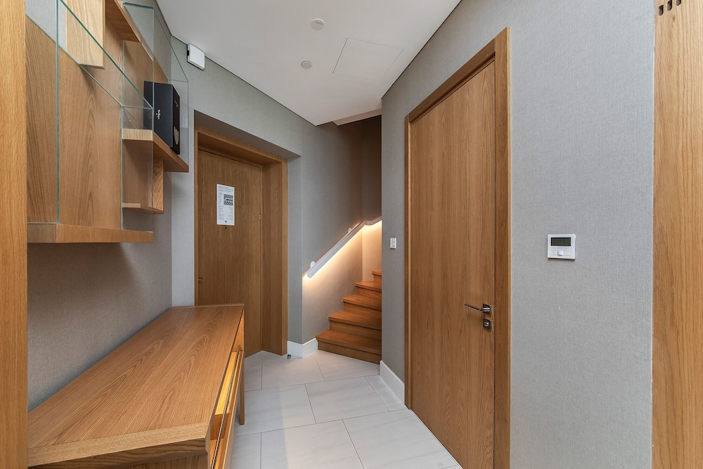 Sky Premium 1BR Duplex with city view
