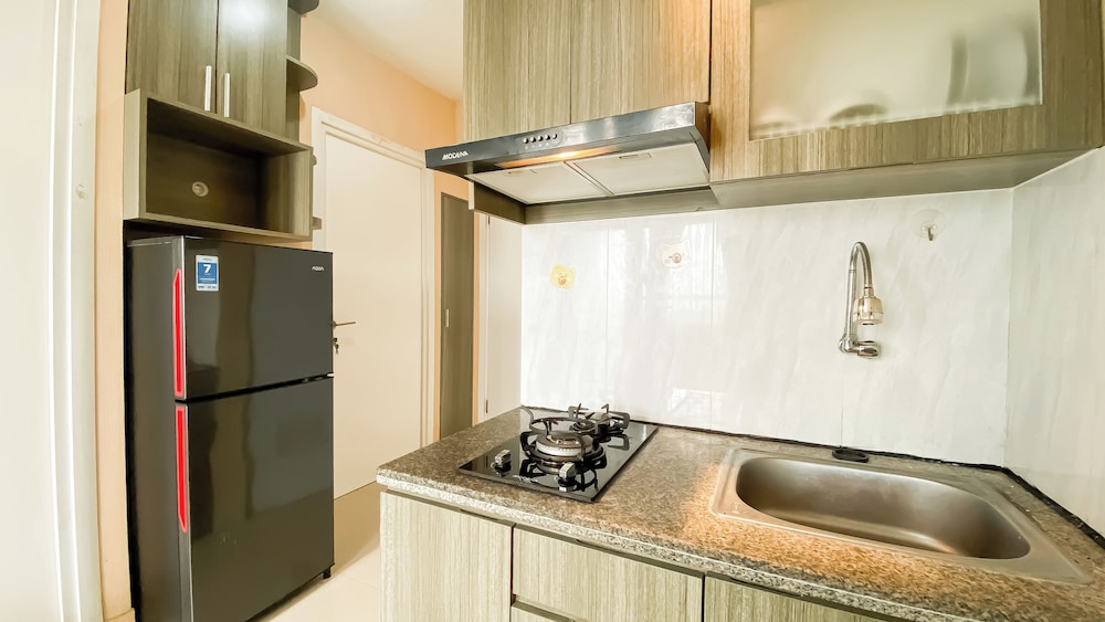 Comfy 2Br Near Mall At Green Pramuka City Apartment