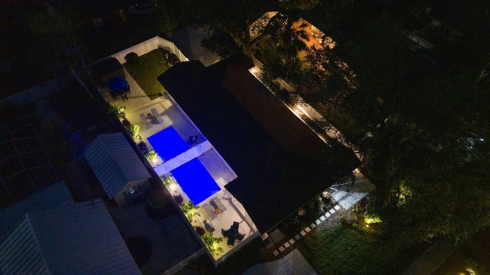 Royal Blue Downtown-gulfport-heated Pool