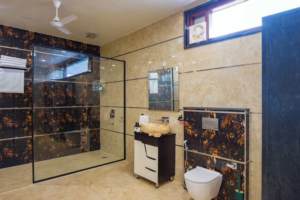 ELIVAAS Ivory Estate Pet-friendly Farm