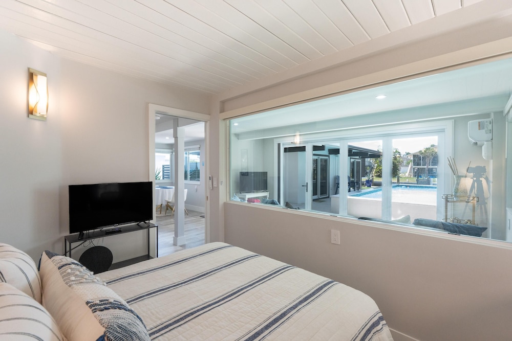 Curlew Beach Cottage