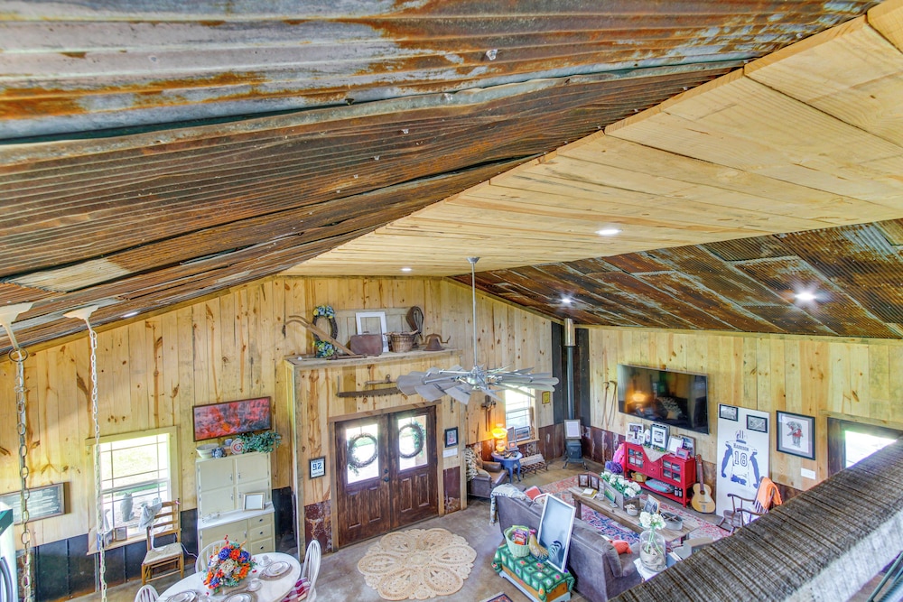 BBQ Ready: Farm-style Kinston Hideaway w/ Pool
