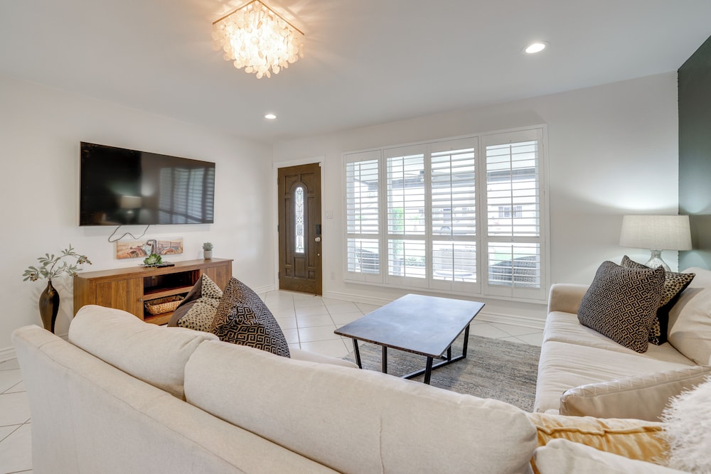 3 Mi to Old Town: Modern Oasis in Scottsdale!