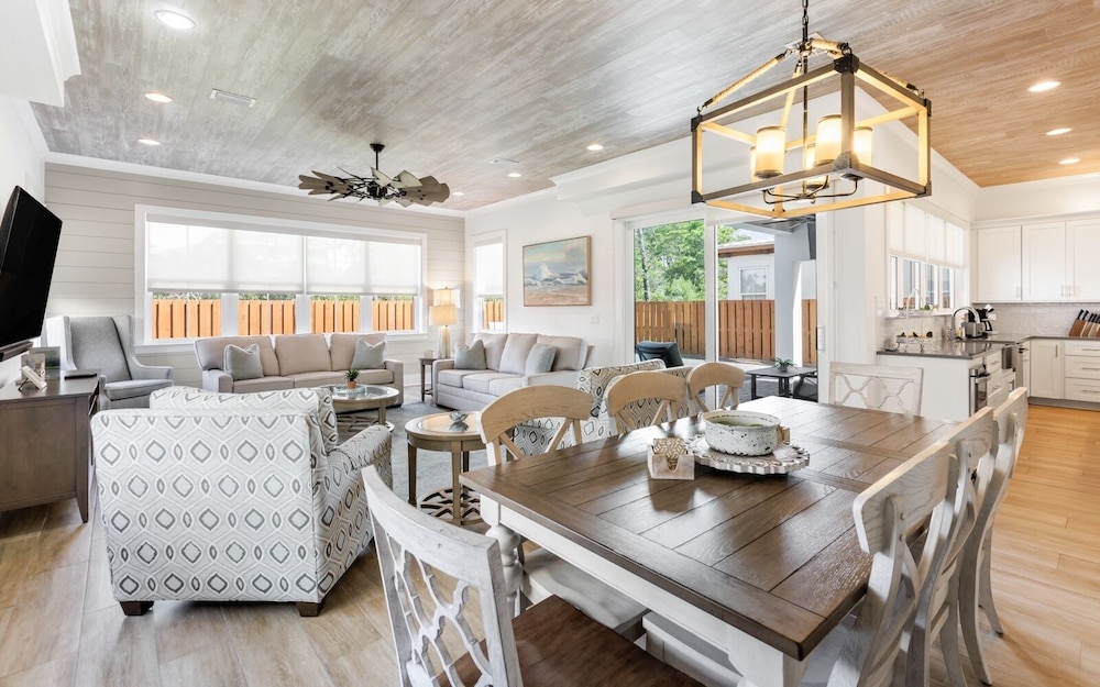 5BR Getaway w/ Private Pool, Golf Cart, 4 Bikes & 30A Convenience!