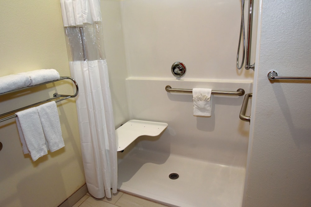 Enid Vacations - Home Away Suites - Property Image 3