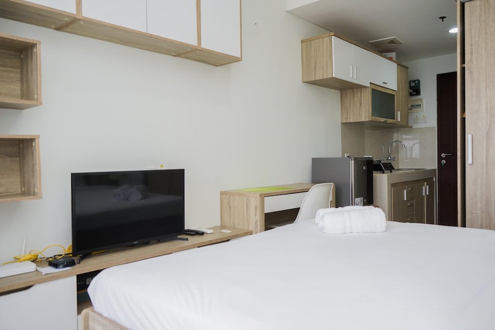 Fully Furnished with Cozy Design Studio Apartment at Springwood Residence