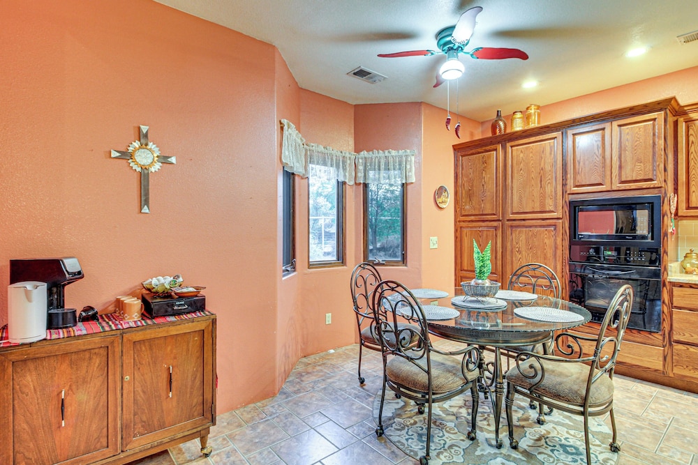 Stunning Sandia Mtn Views: Rio Rancho Retreat