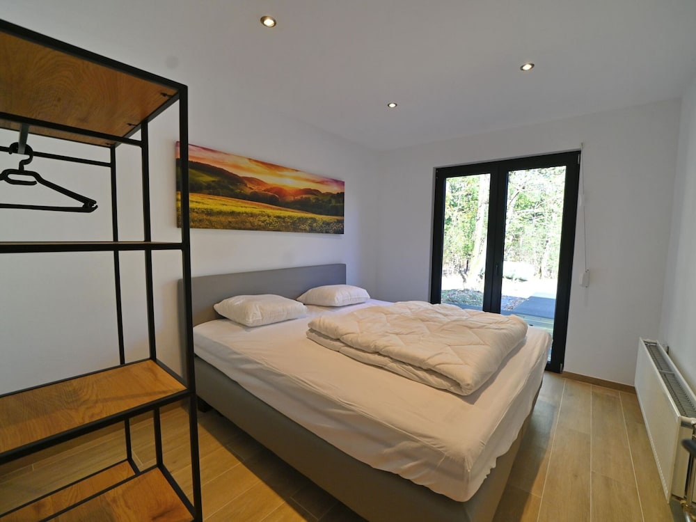 Chalet Near Durbuy With Forest & Hot Tub