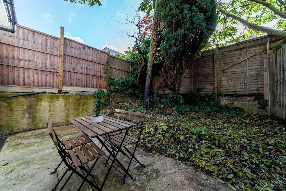 The Cricklewood Apartment