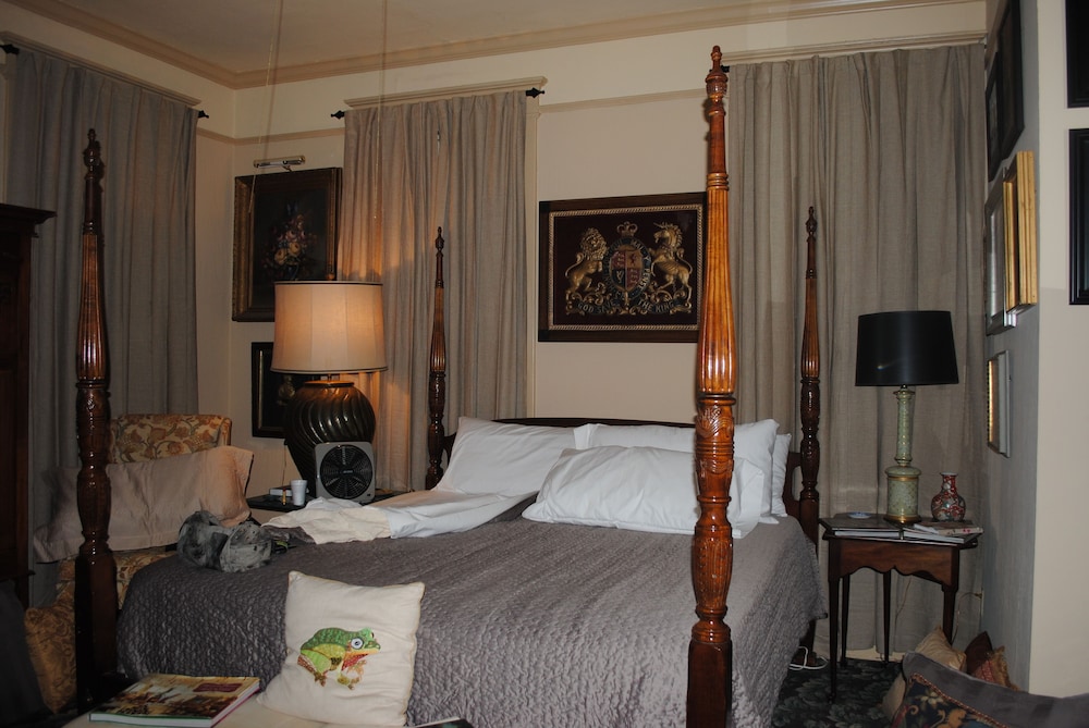 Stay Fairfield - Fairfield Place and Fairfield Manor Bed & Breakfast view 3