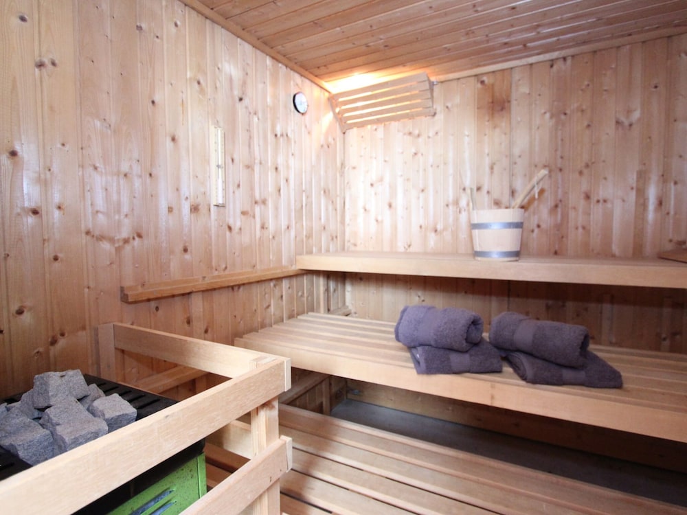 Cozy Chalet in Bramberg am Wildkogel with Sauna near Ski Lift