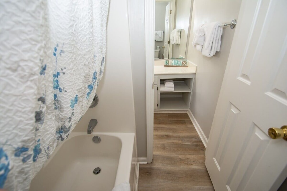 Waterway Village 17b 2 Bedroom Condo