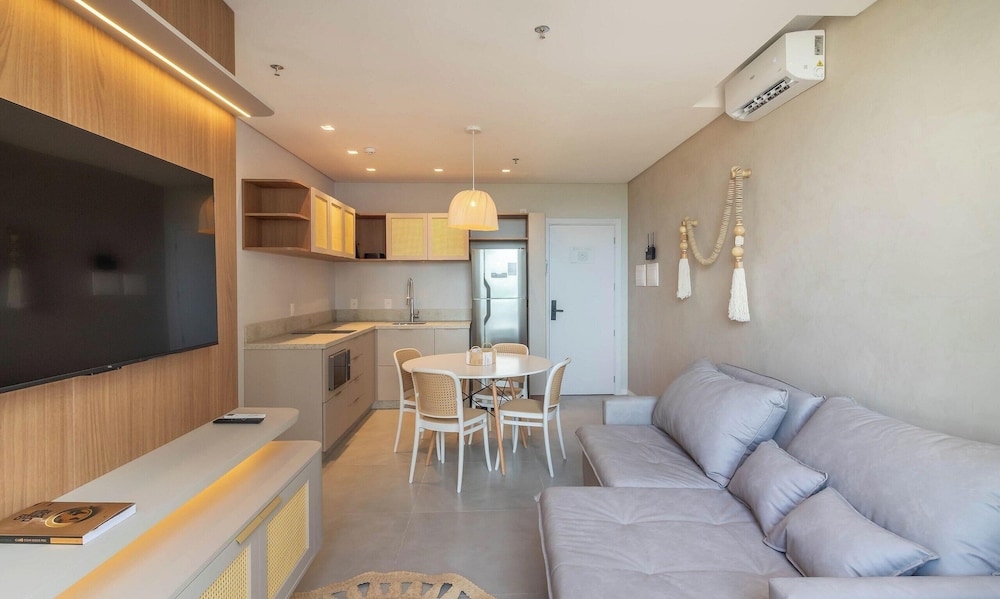 Your Exclusive Stay Just Steps From the sea in Meia Praia - FFS II