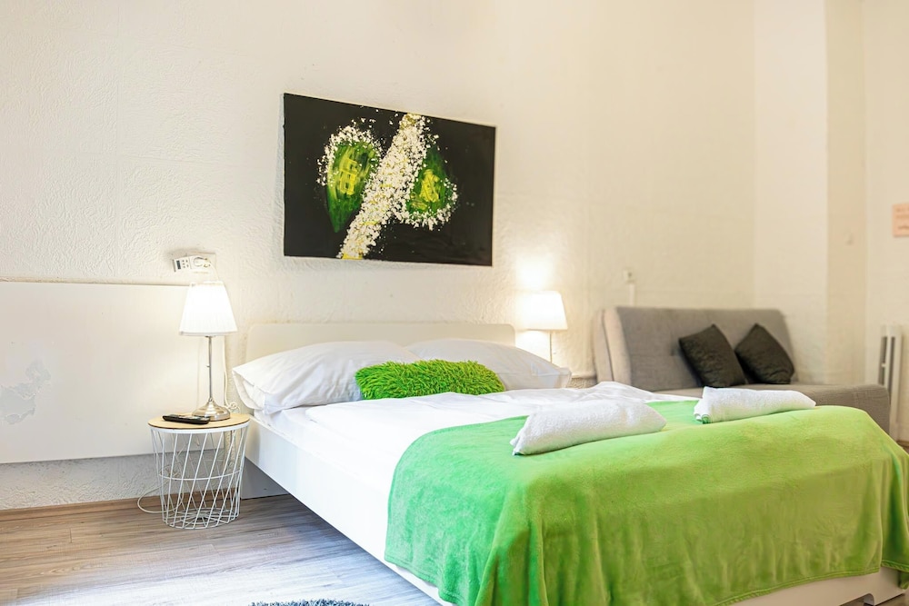Affordable Stay Near Wiener Stadthalle