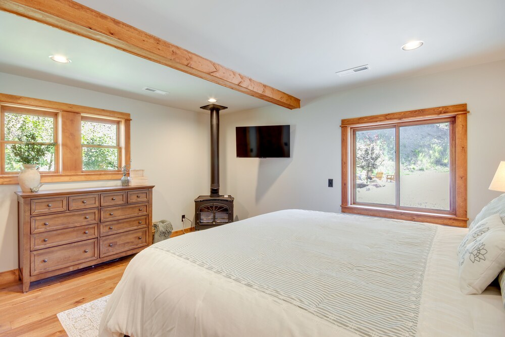 Secluded Livingston Retreat w/ Deck + Fire Pit! view 5