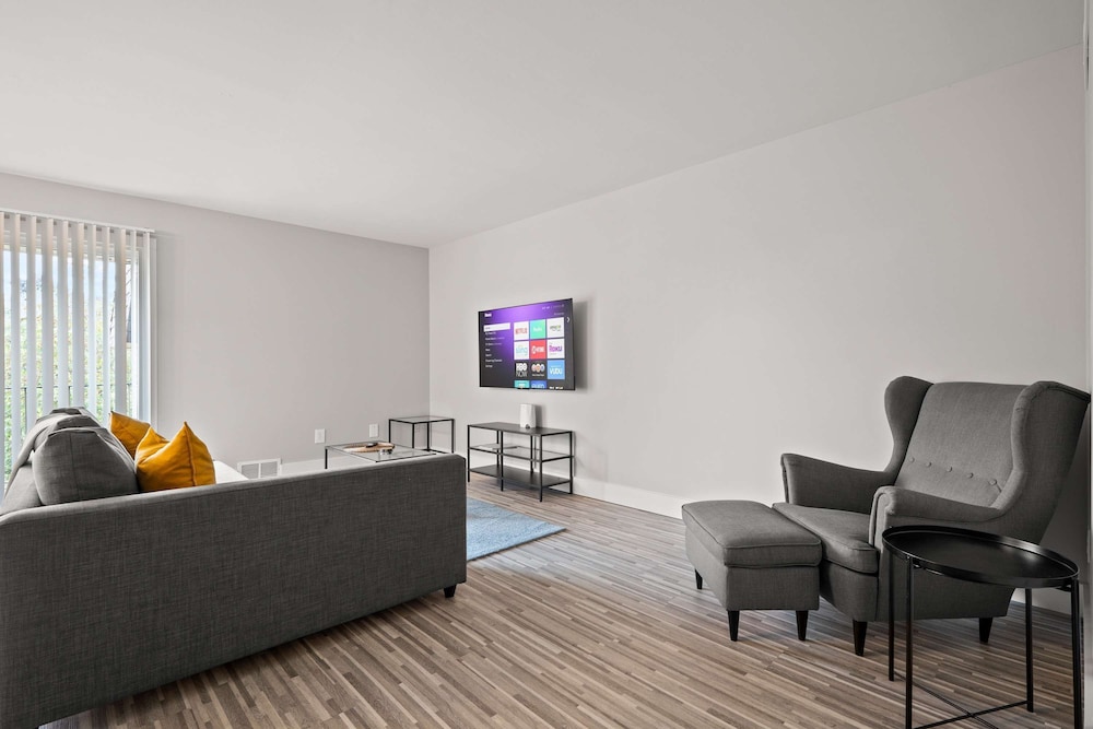 Stylish 2BR 2BA Stay in Prime Location