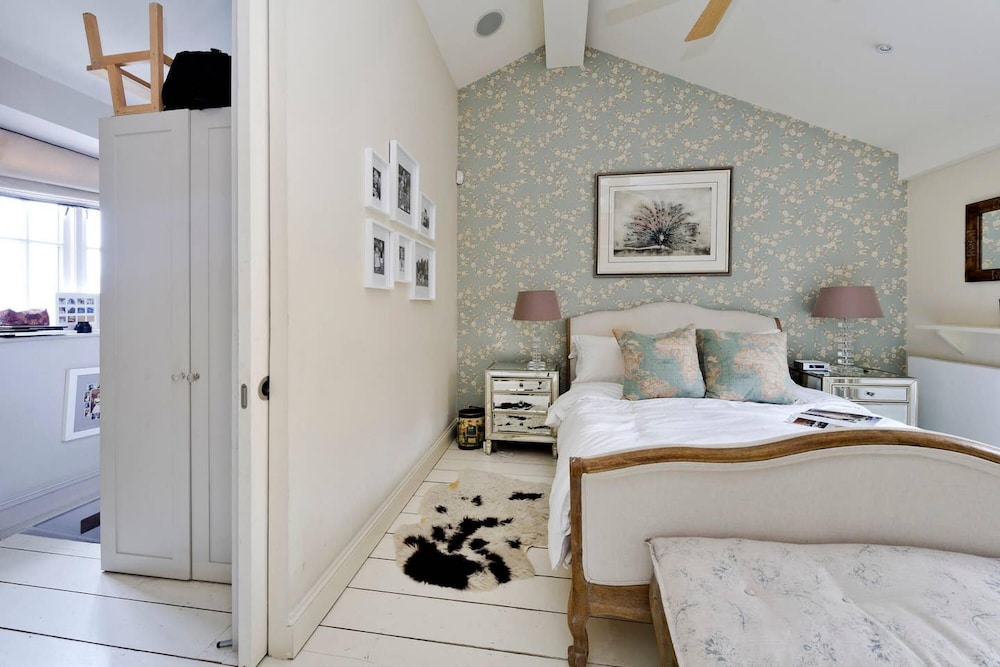 Delightful 3-bed Family Home Bayswater