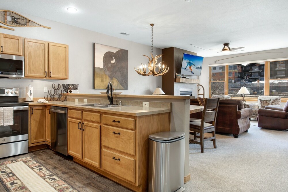 Canyon Run B203 3 Bedroom Condo by RedAwning - Property Image 3