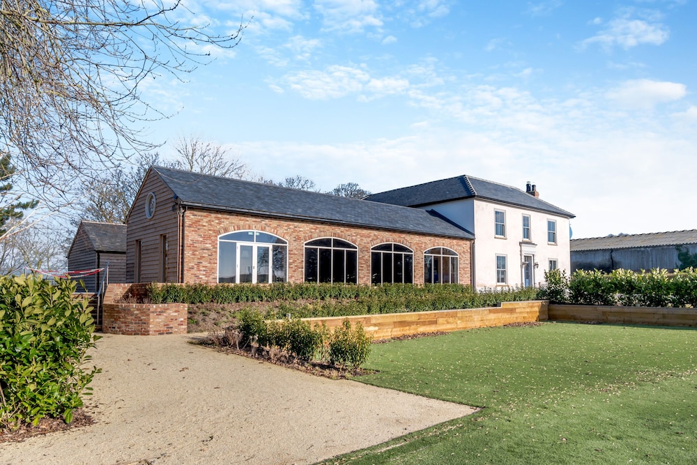 Carlton Manor