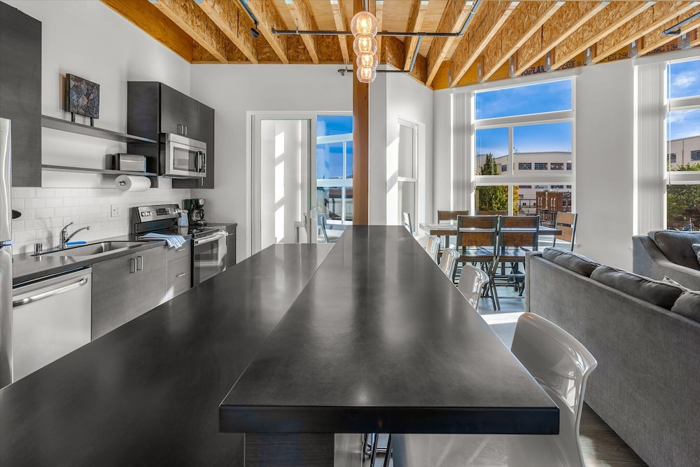 Admiral Condo 201 in Bremerton
