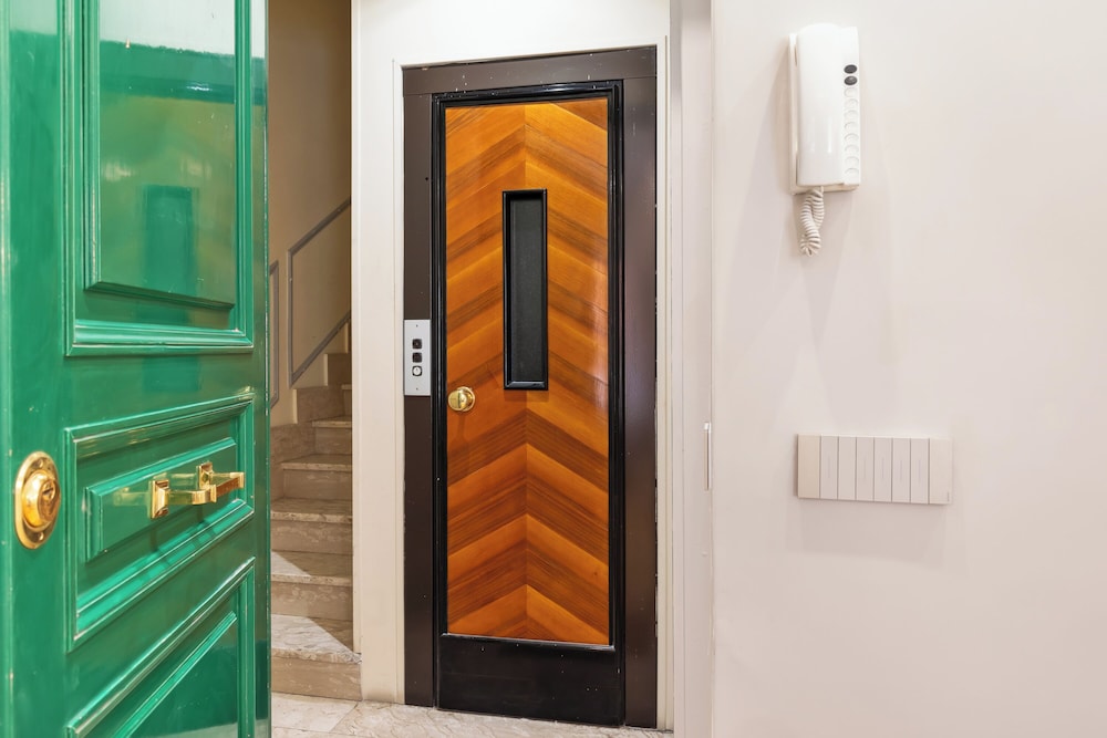 Spanish Steps Apartments