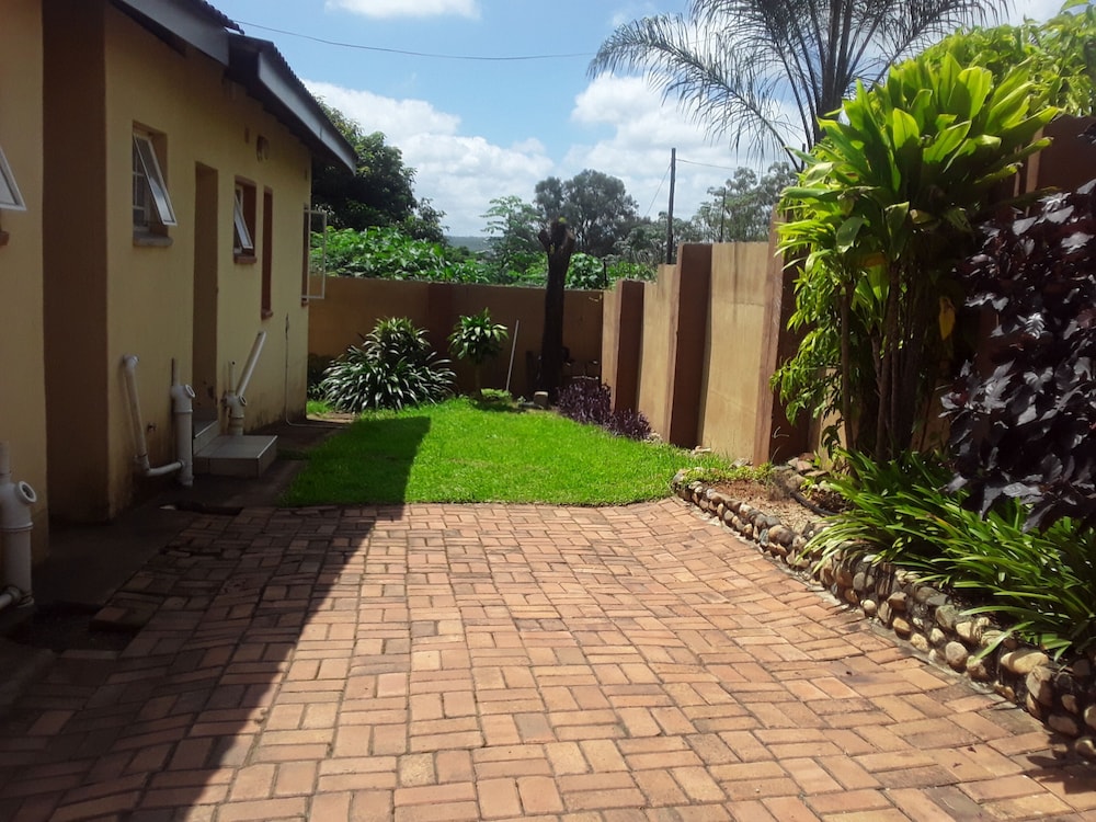Vuya Nathi Bed & Breakfast