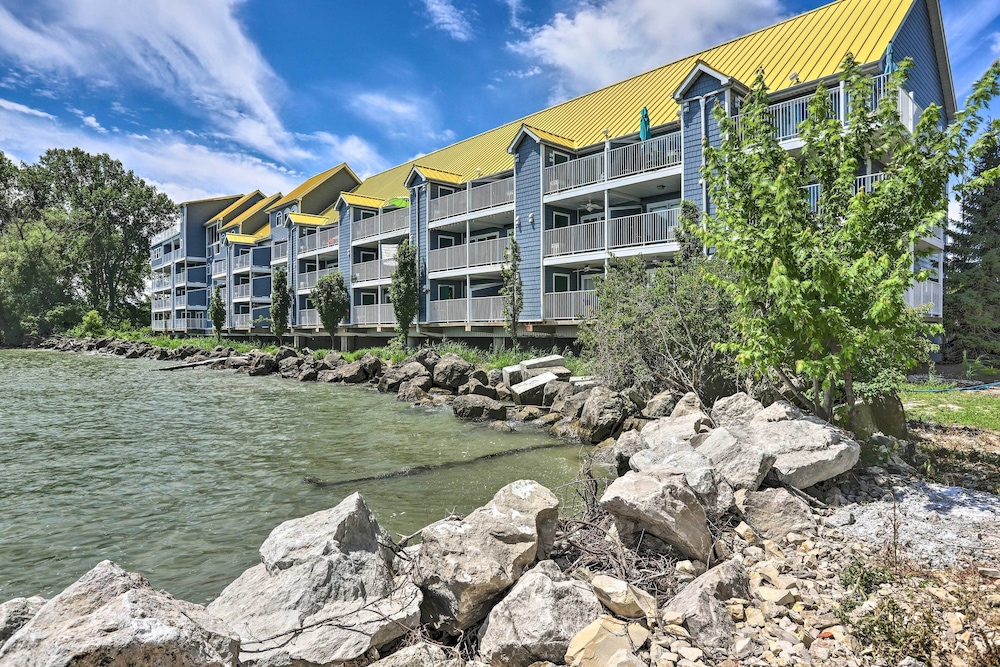 Waterfront Bass Island Retreat w/ Balcony + TV