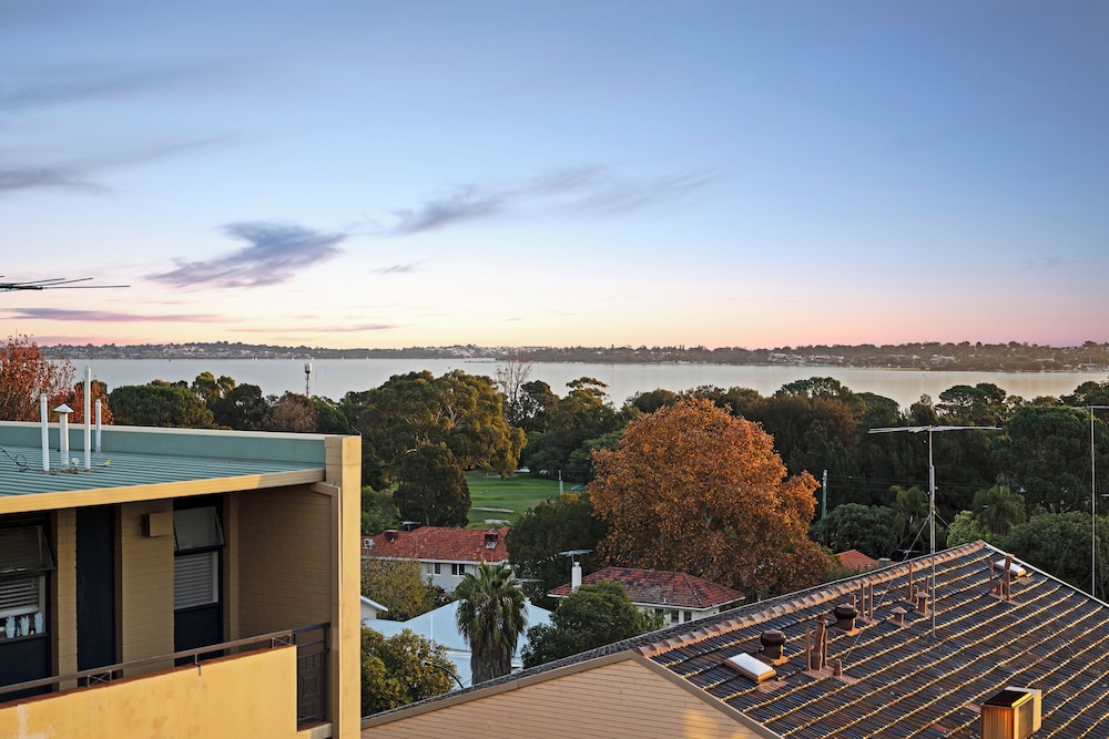Spectacular Views South Perth1br