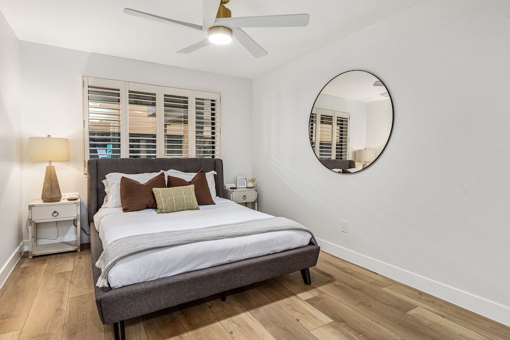 Dmbc 823b 2 Bedroom Condo by RedAwning view 3