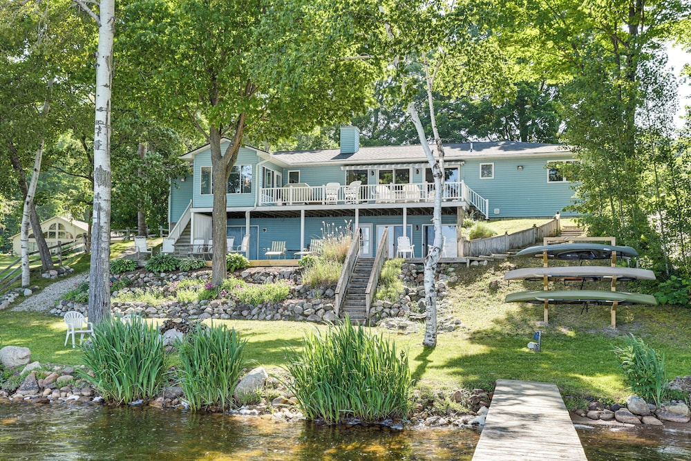 Waterfront Home on Duck Lake: 8 Mi to State Park!