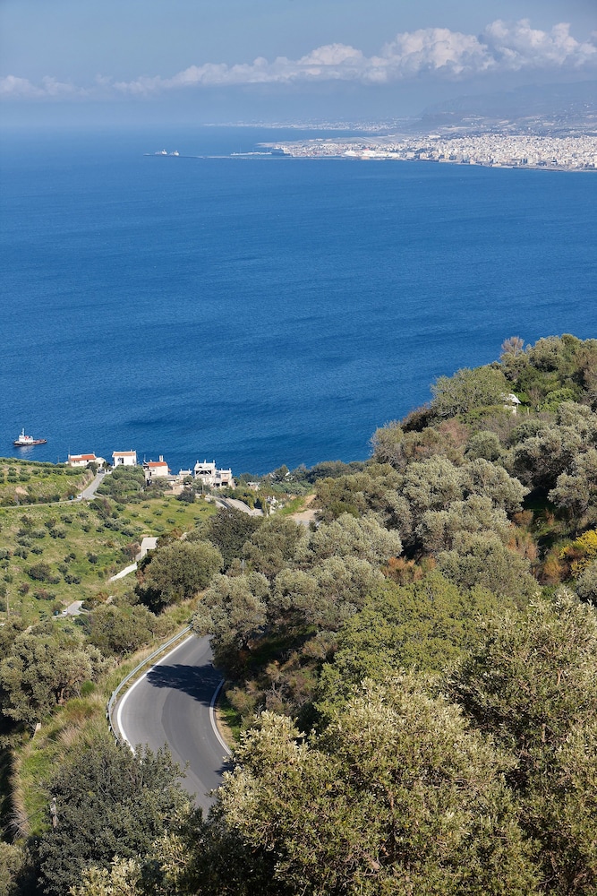 Villa Omikron