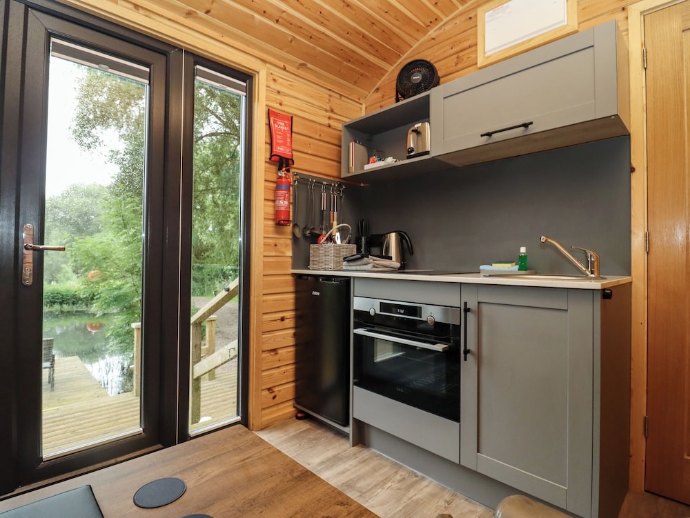 The Shepherds Hut at Bridge Lake Farm & Fishery
