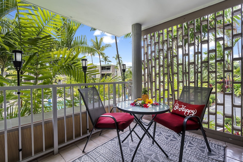 Alii Villas 218 1 Bedroom Condo by RedAwning