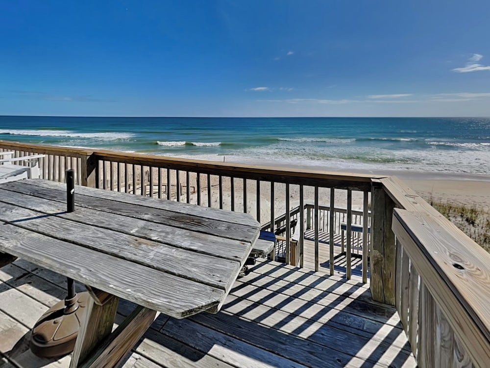 A Grande Green by Topsail Realty