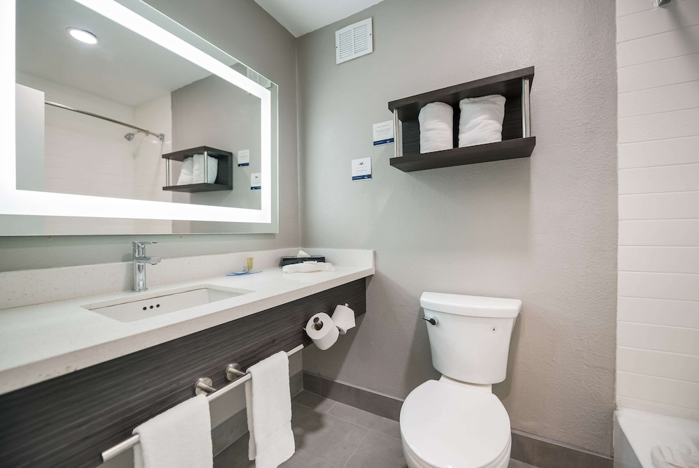 Marshall Vacations - Clarion Pointe Marshall - Property Image 28