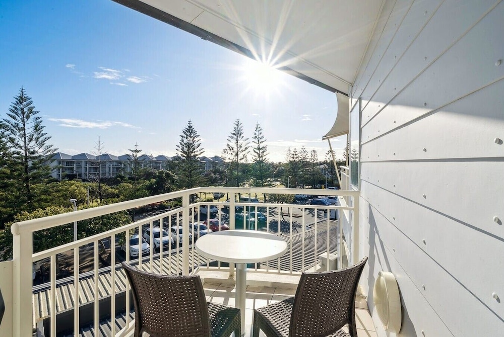 The Pool Resort Kingscliff - 2B Dual Key (1307/08) - Holiday Management Co.