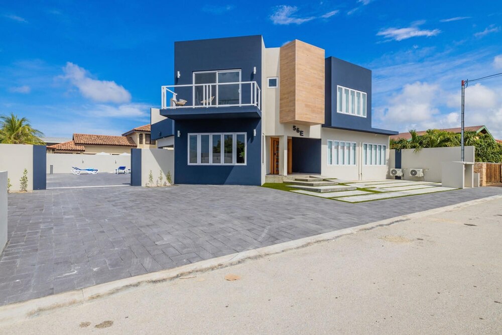 NEW 6 Bedroom Villa 2min Eagle Beach Palm Beach