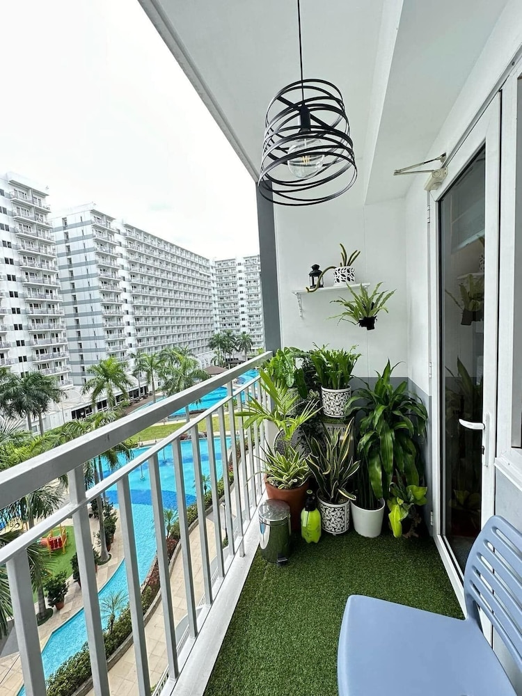 Luxury Staycation at Prime Location Mall of Asia Shell Residences Pasay Tower C