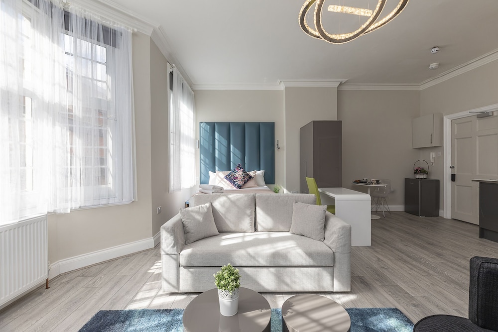 Luxurious Air Conditioned Apt High Street Kensington